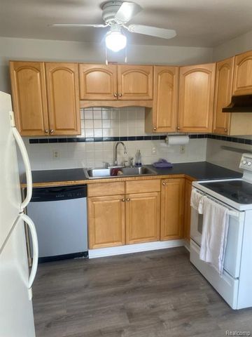 25124 Mackinac Street, Roseville, MI 48066