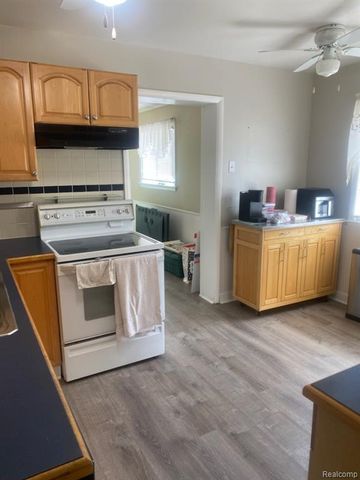 25124 Mackinac Street, Roseville, MI 48066