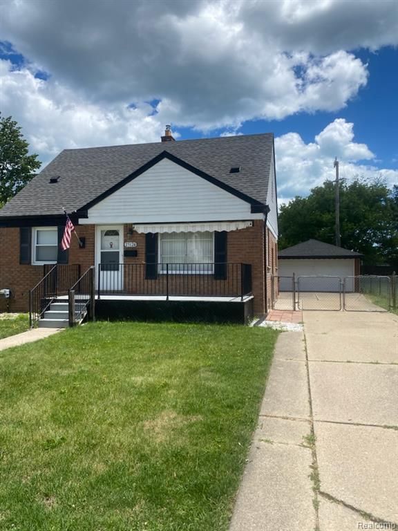 25124 Mackinac Street, Roseville, MI 48066