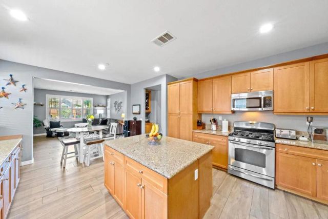 448 Kennedy Court, Escondido, CA 92027