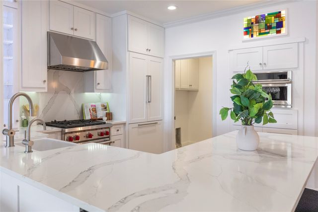 500 Waters Edge Drive 313, Lake Dallas, TX 75065