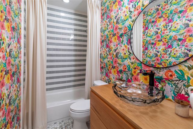 500 Waters Edge Drive 313, Lake Dallas, TX 75065