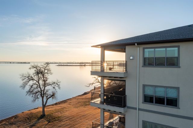 500 Waters Edge Drive 313, Lake Dallas, TX 75065