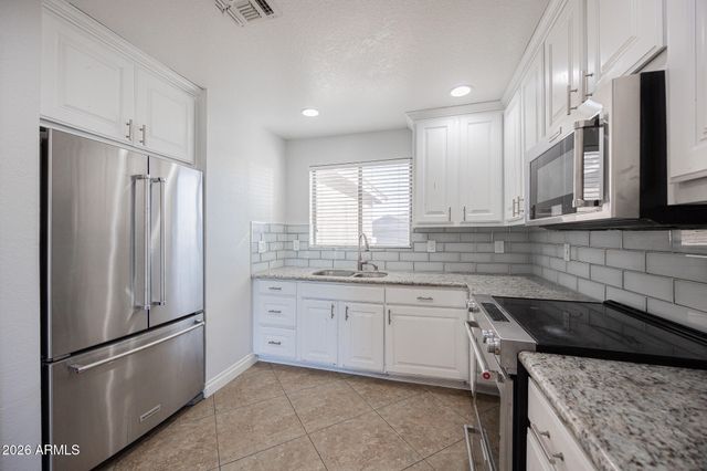 1676 N LA MORA Drive, Goodyear, AZ 85338