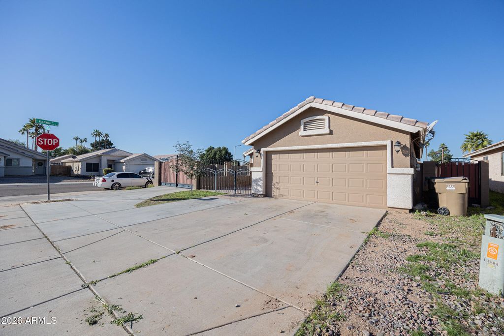1676 N LA MORA Drive, Goodyear, AZ 85338