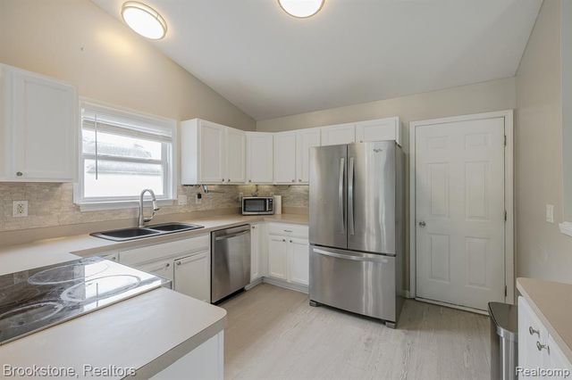 5039 Auker Drive, Grand Blanc, MI 48507