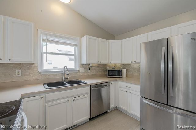 5039 Auker Drive, Grand Blanc, MI 48507