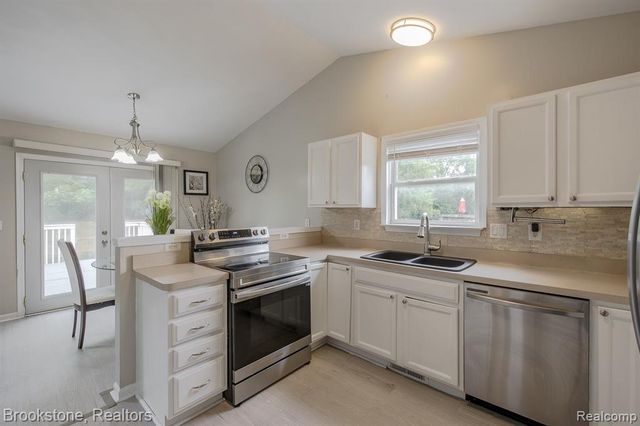5039 Auker Drive, Grand Blanc, MI 48507
