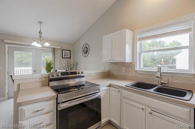 5039 Auker Drive, Grand Blanc, MI 48507