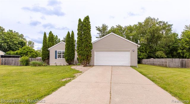 5039 Auker Drive, Grand Blanc, MI 48507