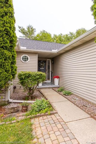 5039 Auker Drive, Grand Blanc, MI 48507