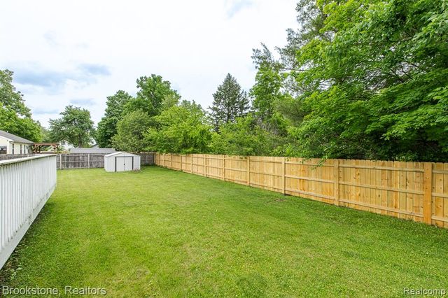 5039 Auker Drive, Grand Blanc, MI 48507
