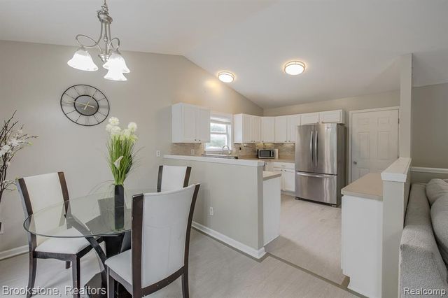 5039 Auker Drive, Grand Blanc, MI 48507