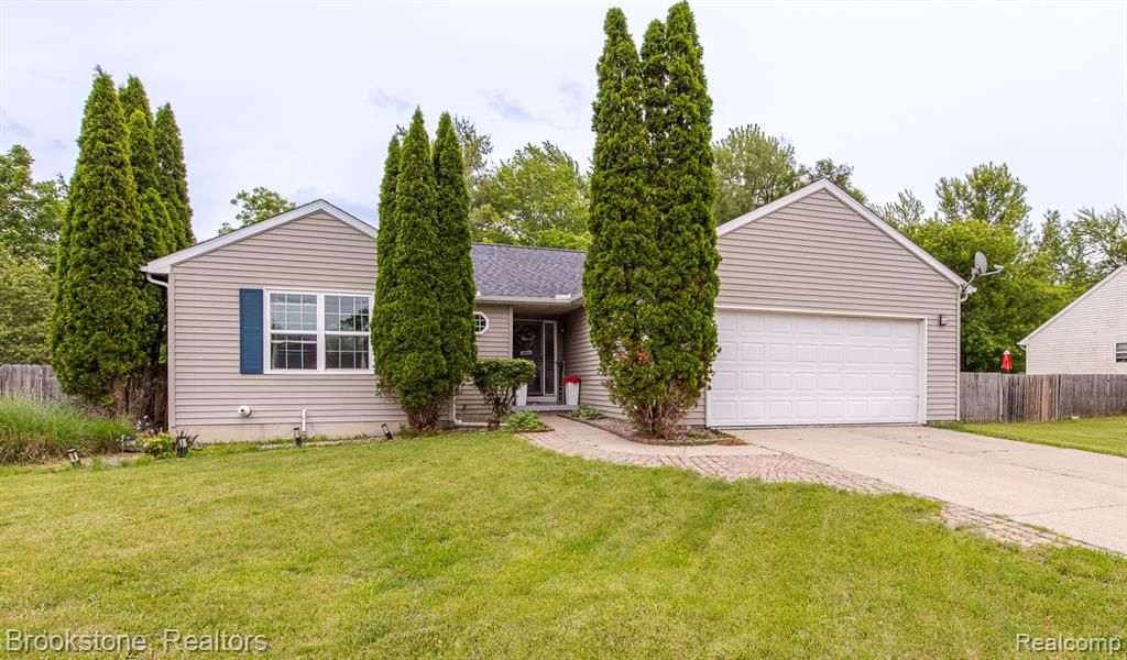 5039 Auker Drive, Grand Blanc, MI 48507
