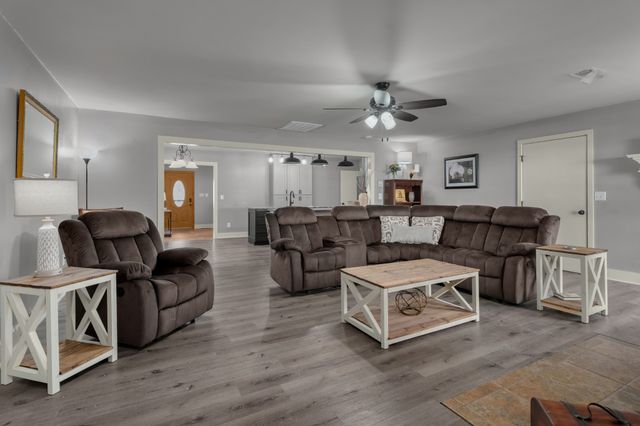 201 Glendale Cir, Pulaski, TN 38478