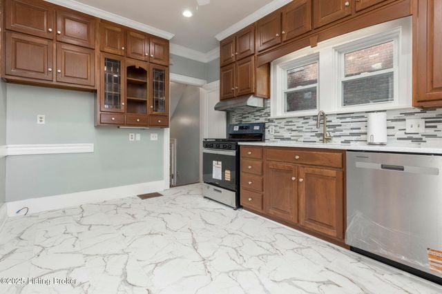 419 FAIRLAWN Rd, Louisville, KY 40207