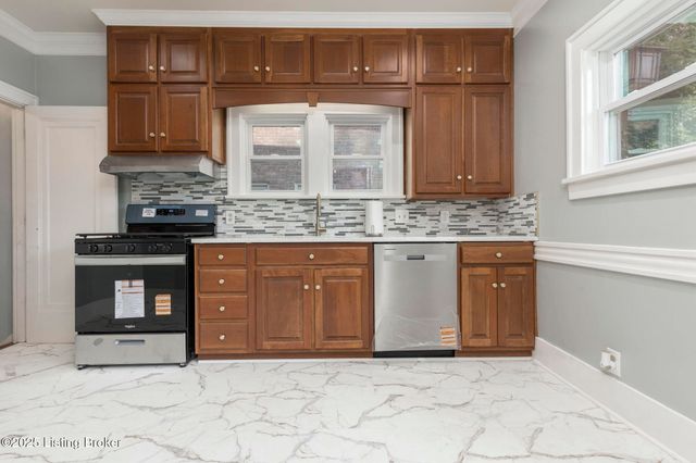 419 FAIRLAWN Rd, Louisville, KY 40207