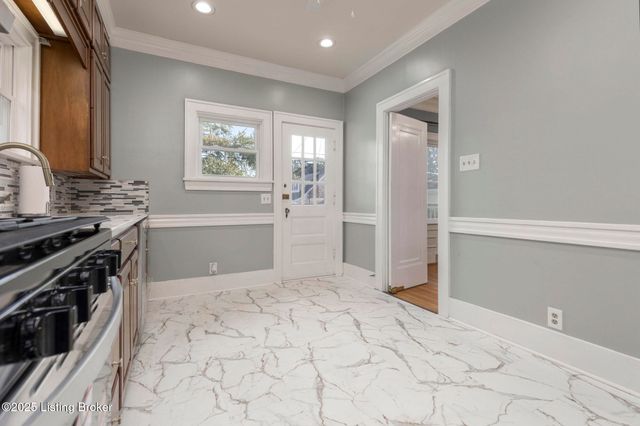 419 FAIRLAWN Rd, Louisville, KY 40207