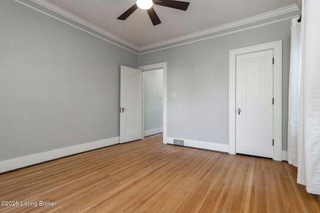 419 FAIRLAWN Rd, Louisville, KY 40207