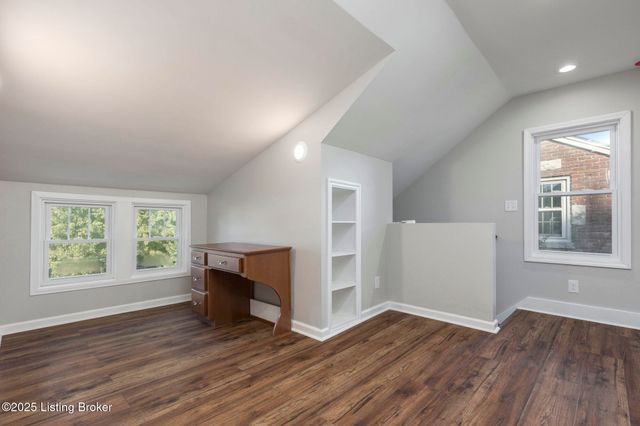 419 FAIRLAWN Rd, Louisville, KY 40207