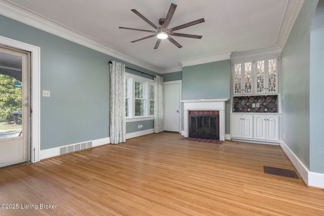 419 FAIRLAWN Rd, Louisville, KY 40207