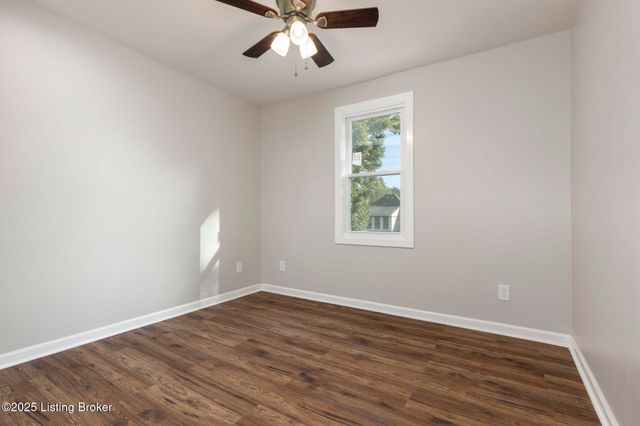 419 FAIRLAWN Rd, Louisville, KY 40207