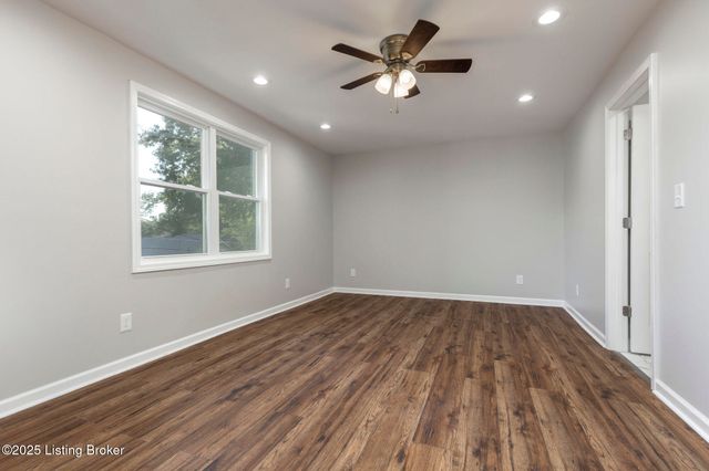 419 FAIRLAWN Rd, Louisville, KY 40207