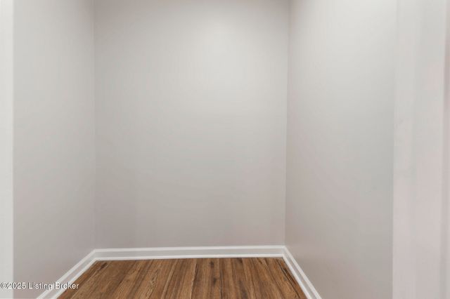 419 FAIRLAWN Rd, Louisville, KY 40207