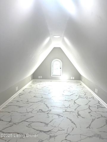 419 FAIRLAWN Rd, Louisville, KY 40207