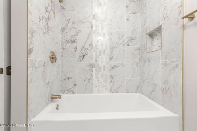 419 FAIRLAWN Rd, Louisville, KY 40207