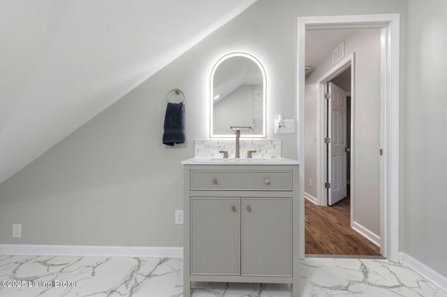 419 FAIRLAWN Rd, Louisville, KY 40207