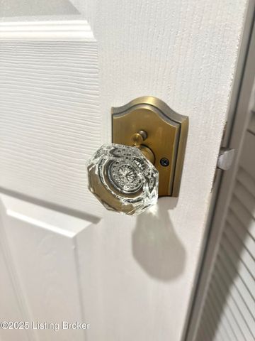 419 FAIRLAWN Rd, Louisville, KY 40207