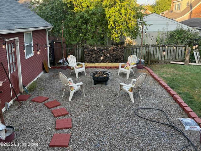 419 FAIRLAWN Rd, Louisville, KY 40207