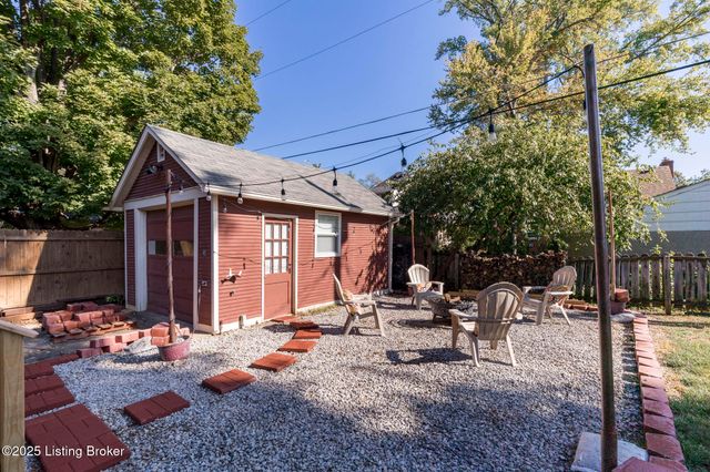 419 FAIRLAWN Rd, Louisville, KY 40207