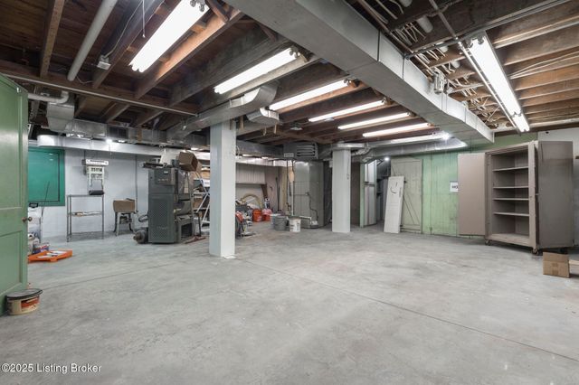 419 FAIRLAWN Rd, Louisville, KY 40207