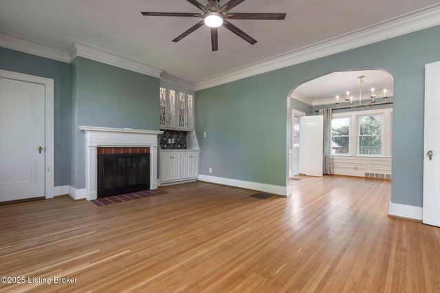 419 FAIRLAWN Rd, Louisville, KY 40207