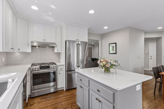 2521 Abbey Hill Drive, Minnetonka, MN 55305