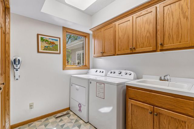 2521 Abbey Hill Drive, Minnetonka, MN 55305