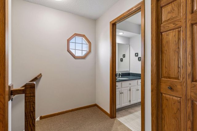 2521 Abbey Hill Drive, Minnetonka, MN 55305