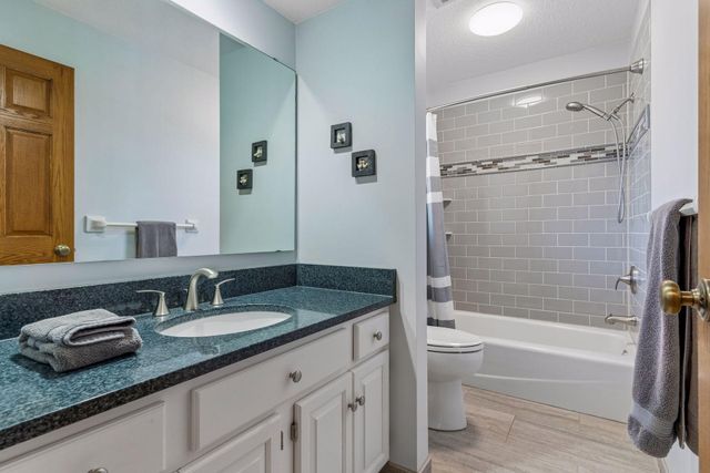 2521 Abbey Hill Drive, Minnetonka, MN 55305