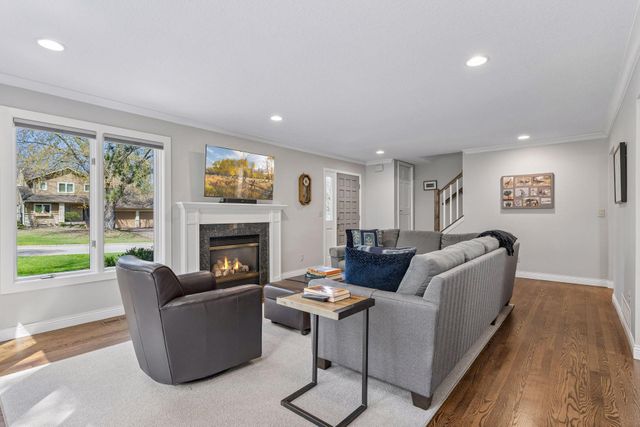 2521 Abbey Hill Drive, Minnetonka, MN 55305
