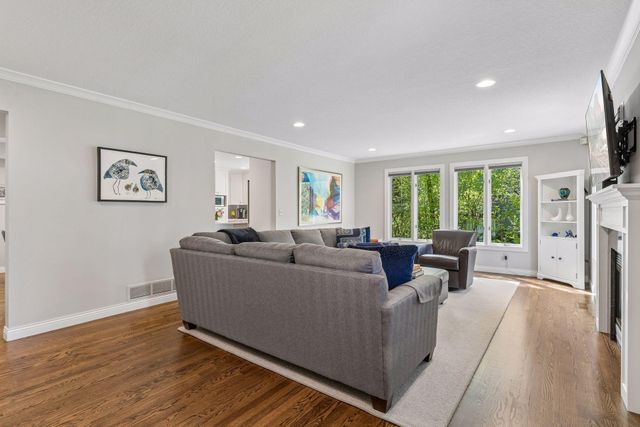 2521 Abbey Hill Drive, Minnetonka, MN 55305