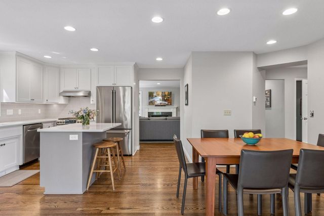 2521 Abbey Hill Drive, Minnetonka, MN 55305