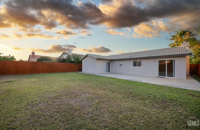 3921 White Sands Drive, Bakersfield, CA 93313