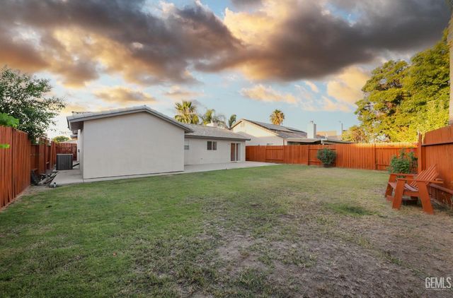 3921 White Sands Drive, Bakersfield, CA 93313