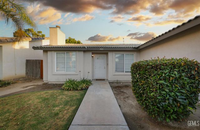 3921 White Sands Drive, Bakersfield, CA 93313