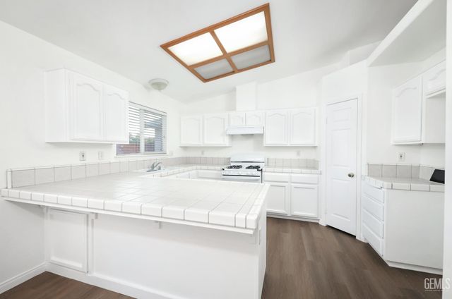 3921 White Sands Drive, Bakersfield, CA 93313