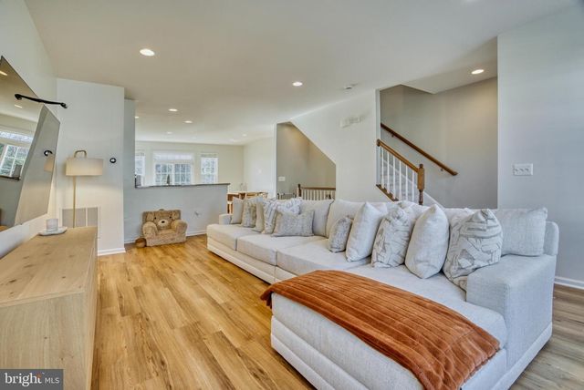 8217 HERITAGE CROSSING CT, Manassas, VA 20109