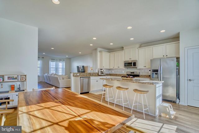 8217 HERITAGE CROSSING CT, Manassas, VA 20109