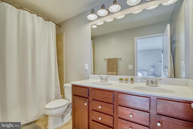 8217 HERITAGE CROSSING CT, Manassas, VA 20109